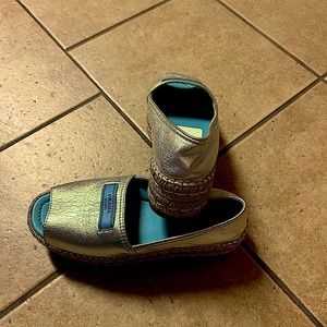 Prada Shoes great for summer!! Order confirmation included MSRP OVER 300!!!